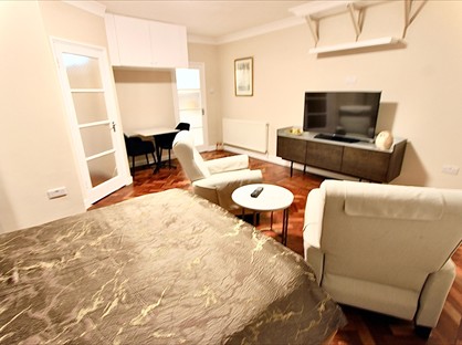 Studio Flat, Hertforoad Court, N13