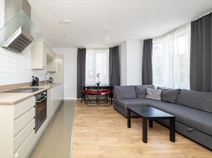 2 Bed Flat, Leben Court, SM1