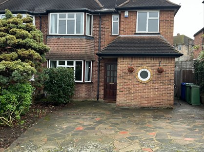 4 Bed Semi-Detached House, Keswick Road, BR4