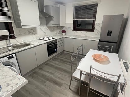 4 Bed Flat, St. Stephen's Road, E6