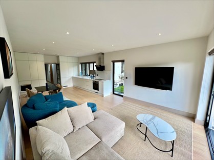 1 Bed Semi-Detached House, Church Road, CM11