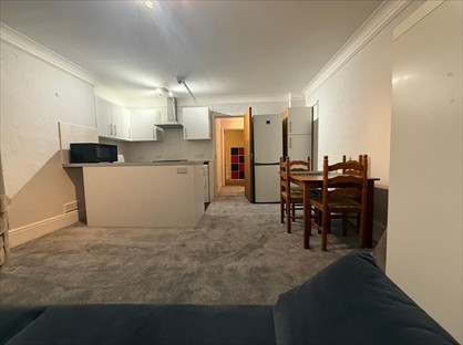 1 Bed Flat, Shinfield Road, RG2