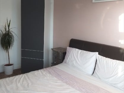 Room in a Shared House, Hersham Road, KT12