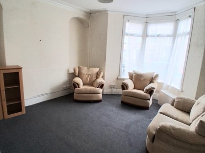 2 Bed Flat, London Road, SA11