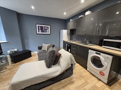 1 Bed Flat, Fisher Street, ME14