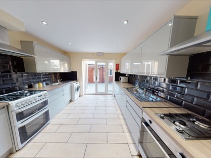 7 Bed Semi-Detached House, Charter Avenue, CV4