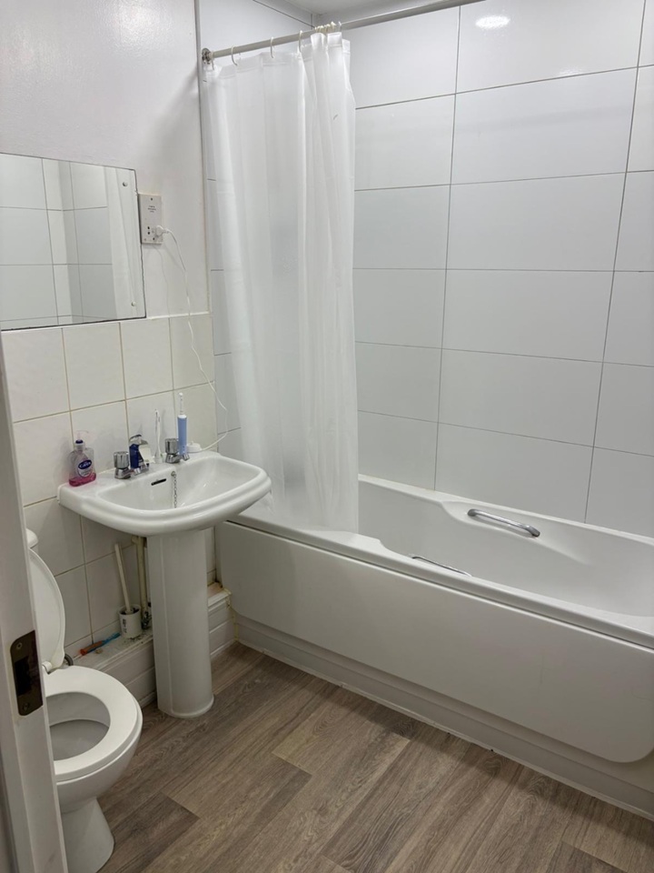 Additional image 3 of 2 Bed Flat, The Waterfront, LE3, N1 7GU