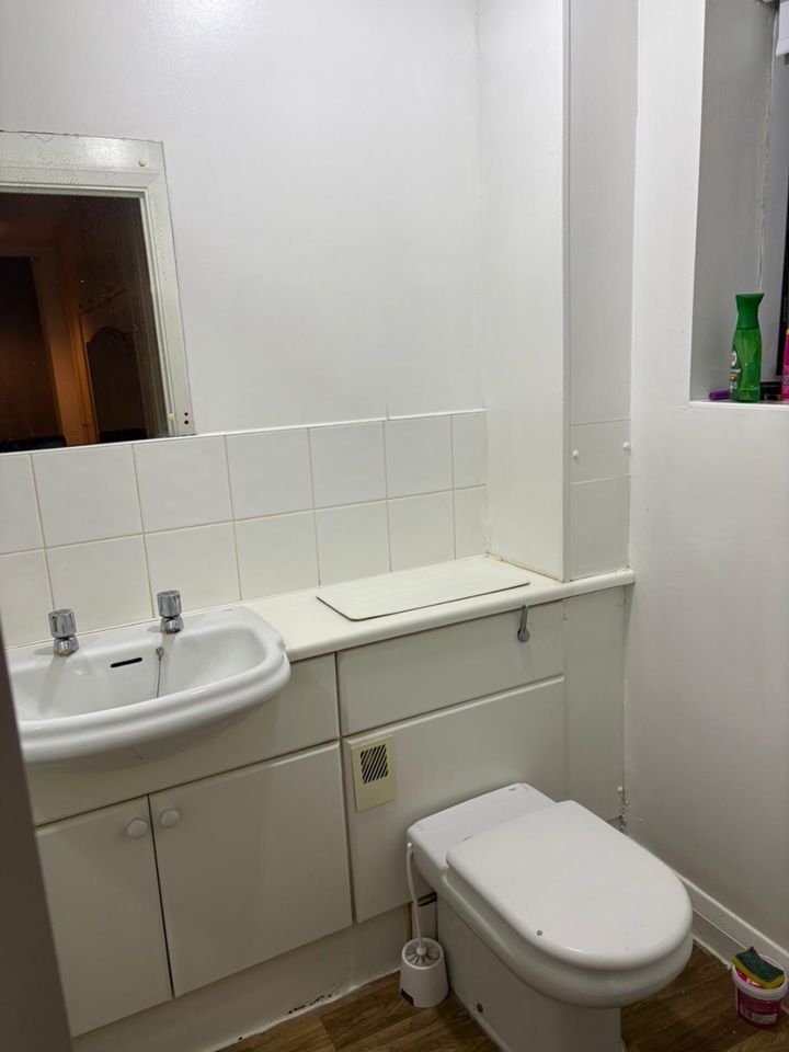 Additional image 5 of 2 Bed Flat, The Waterfront, LE3, N1 7GU