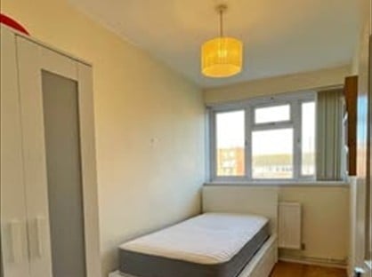 Room in a Shared House, Sambrook House, E1