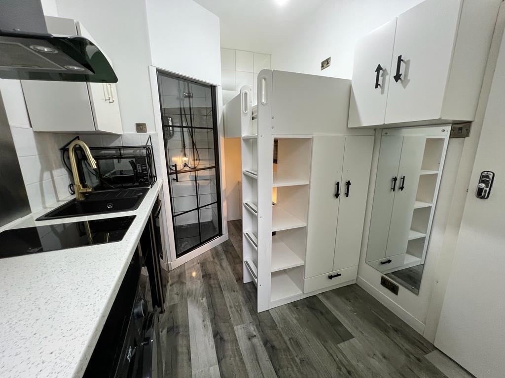 Studio Flat, Victoria Park, M14 photo 5