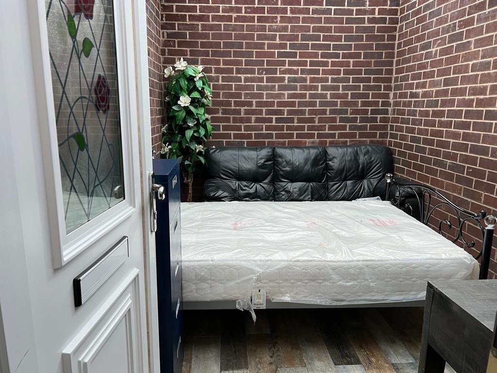 Studio Flat, Victoria Park, M14 photo 3