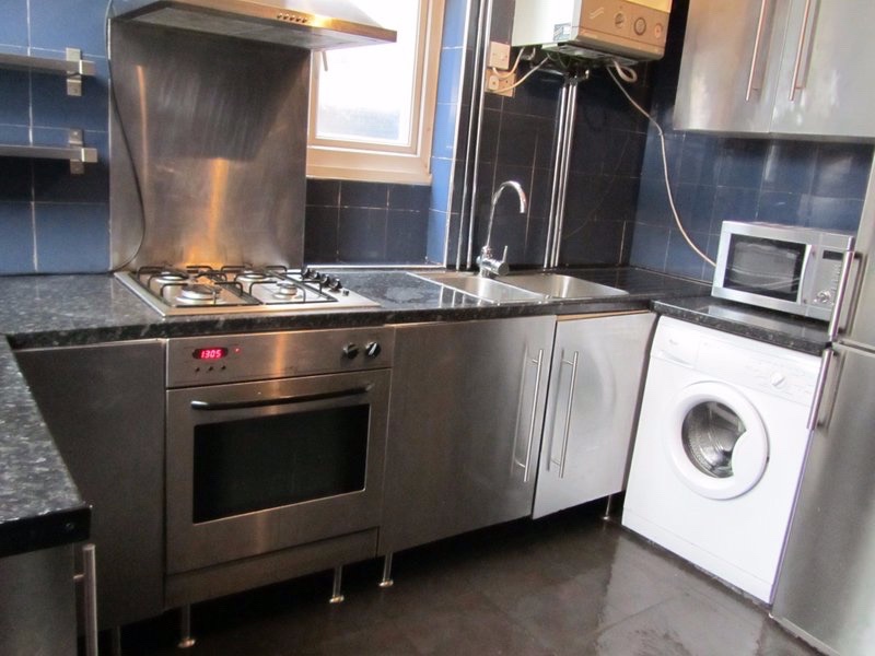 Studio Flat, Victoria Park, M14 photo 5