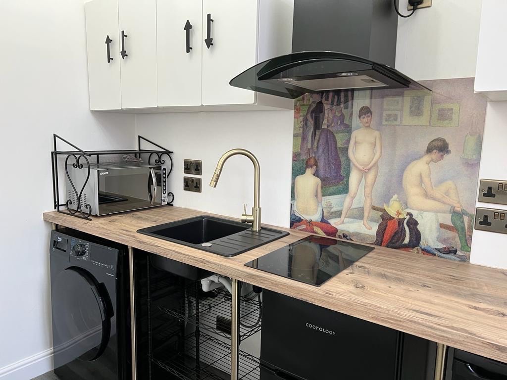 Studio Flat, Victoria Park, M14 photo 4