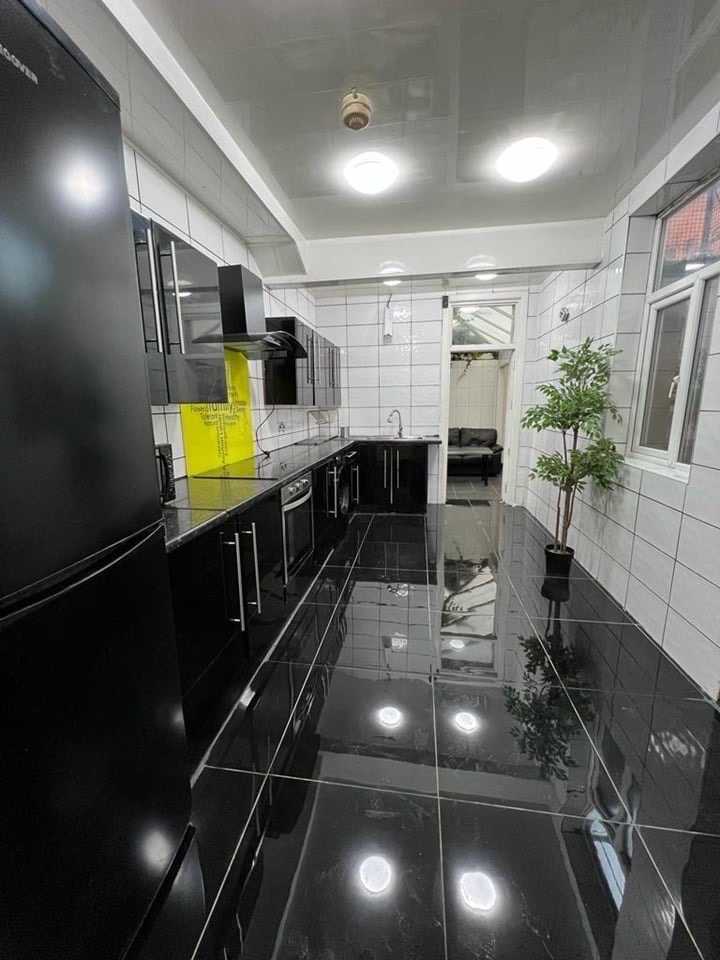 Room in a Shared House, Rusholme, M14 photo 3