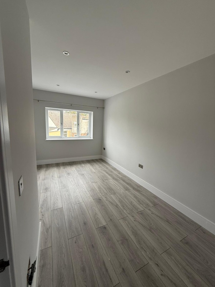 Hackbridge - 3 Bed Flat, Elm Road, SM6 - To Rent Now for £2,500.00 p/m