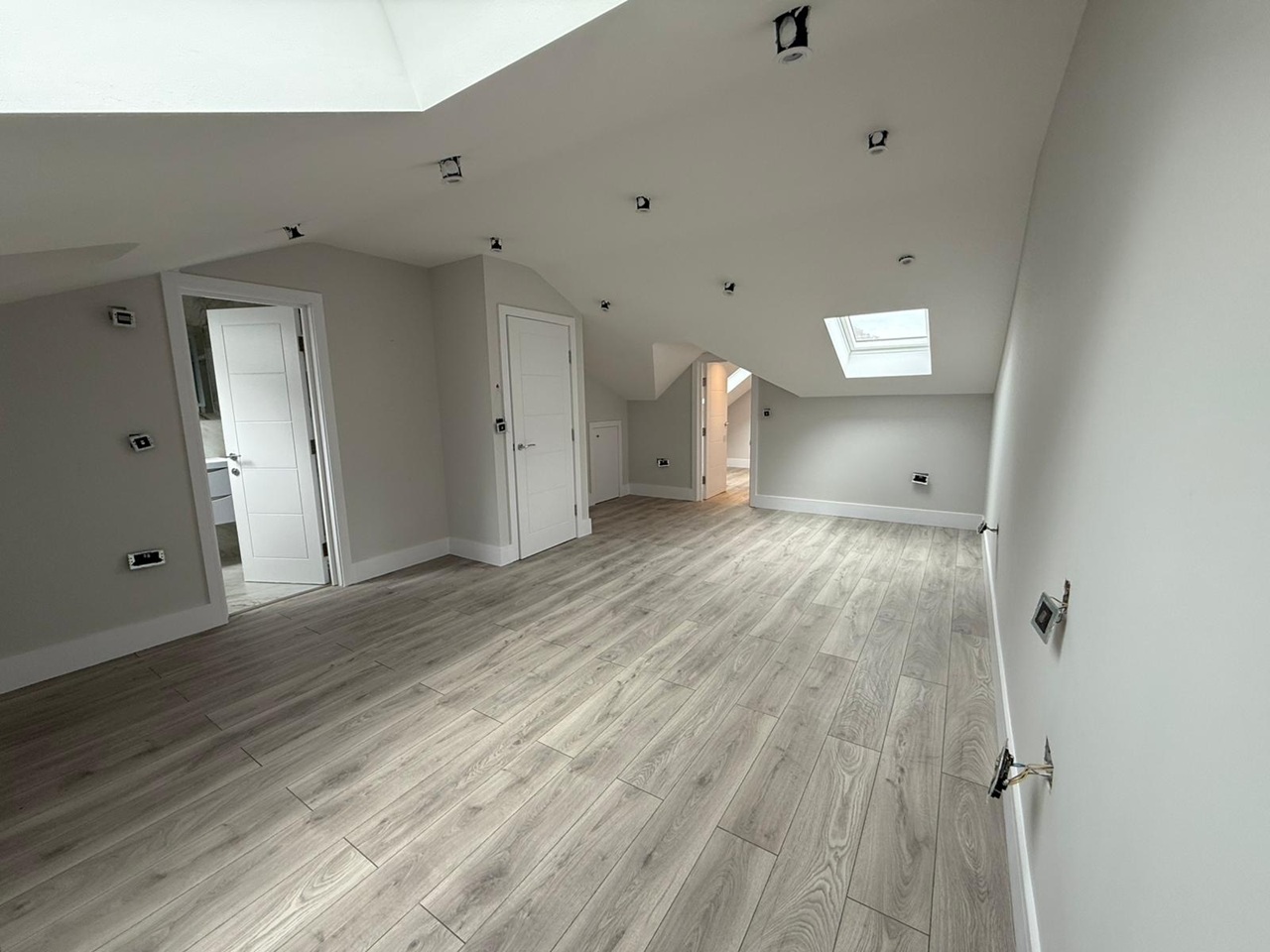 Hackbridge - 3 Bed Flat, Elm Road, SM6 - To Rent Now for £2,500.00 p/m