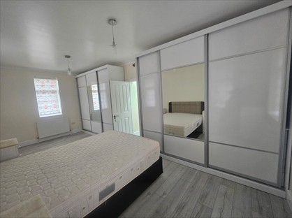 Room in a Shared House, Awlfield Avenue, N17