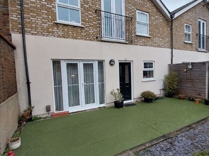 3 Bed Terraced House, West Street, E11