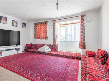 2 Bed Flat, Russet House, TW3