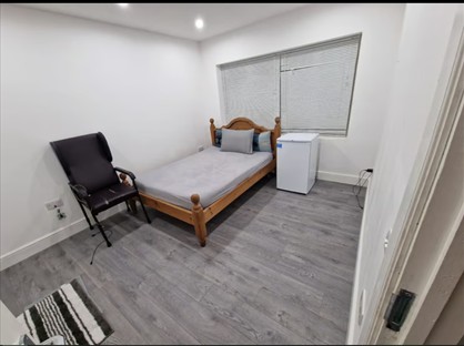 Room in a Shared House, Cross Road, RM7