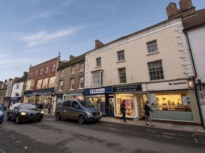 3 Bed Flat, Hodder Court, SN16