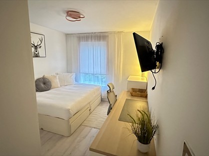 Room in a Shared House, Brompton Road, M32