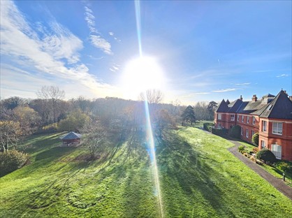 3 Bed Flat, Devonshire House, IG8