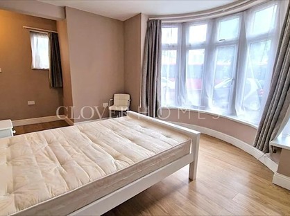 Bedsit, Nicos Court, N13