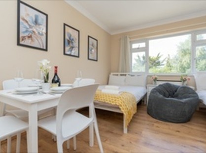 Studio Flat, Alton Lodge, BH3