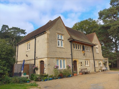 2 Bed Flat, Whiteley Village, KT12