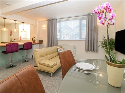 2 Bed Flat, St Leonard's Road, DT4