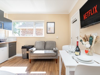 Studio Flat, Alton Lodge, BH3