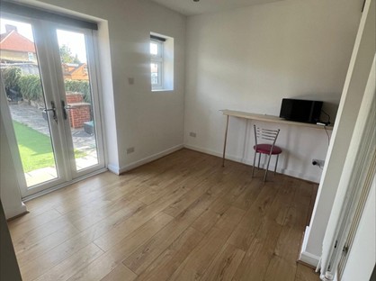 4 Bed Terraced House, Bowes Road, RM8