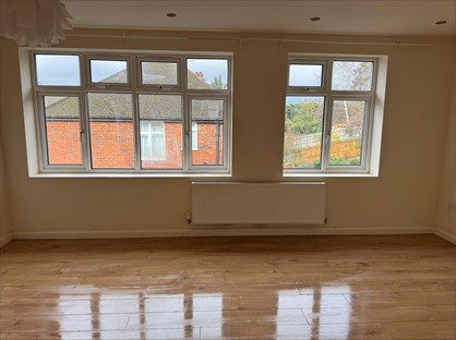 1 Bed Flat, St. Pauls Road West, RH4