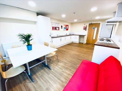 6 Bed Flat, Warwick New Road, CV32