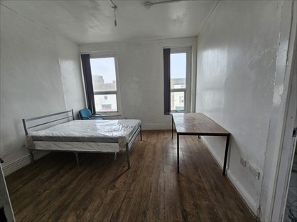 Room in a Shared Flat, Wicker, S3