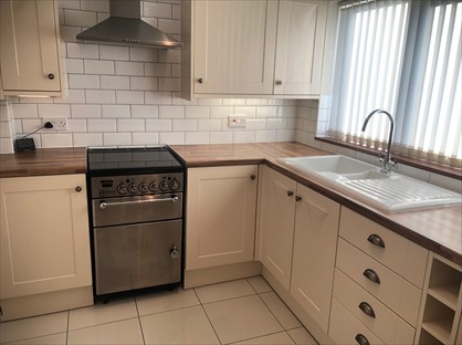 3 Bed Bungalow, Rivehall Avenue, LN2