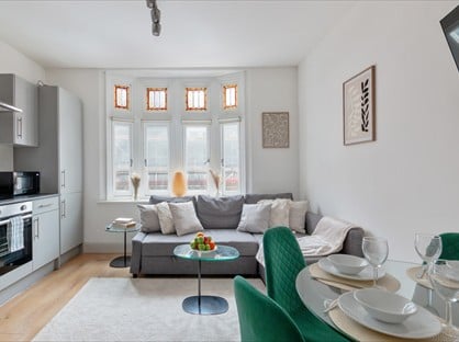 2 Bed Flat, Upper Richmond Road, SW15