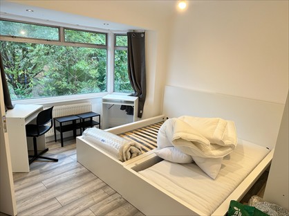 Room in a Shared House, Booth Road, NW9