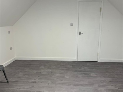 Studio Flat, Cross Road, RM7