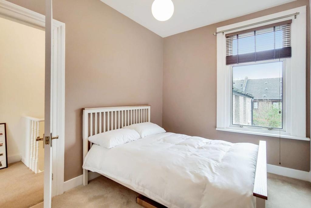 London - 1 Bed Flat, Evesham Road, E15 - To Rent Now for £1,500.00 p/m