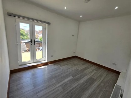 Studio Flat, Dorset Road, SW19