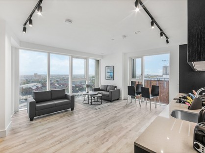 2 Bed Flat, Icon Tower, W3