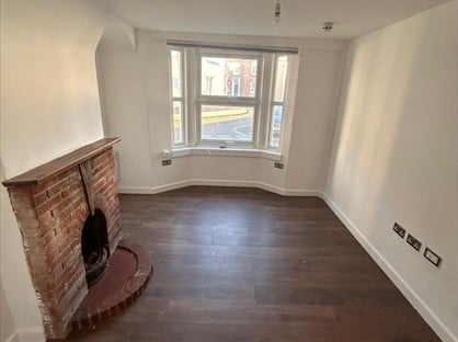 1 Bed Flat, Temple Square, HP20