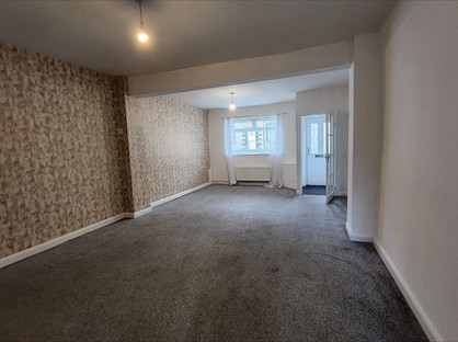 2 Bed Terraced House, Ripponden Road, OL1