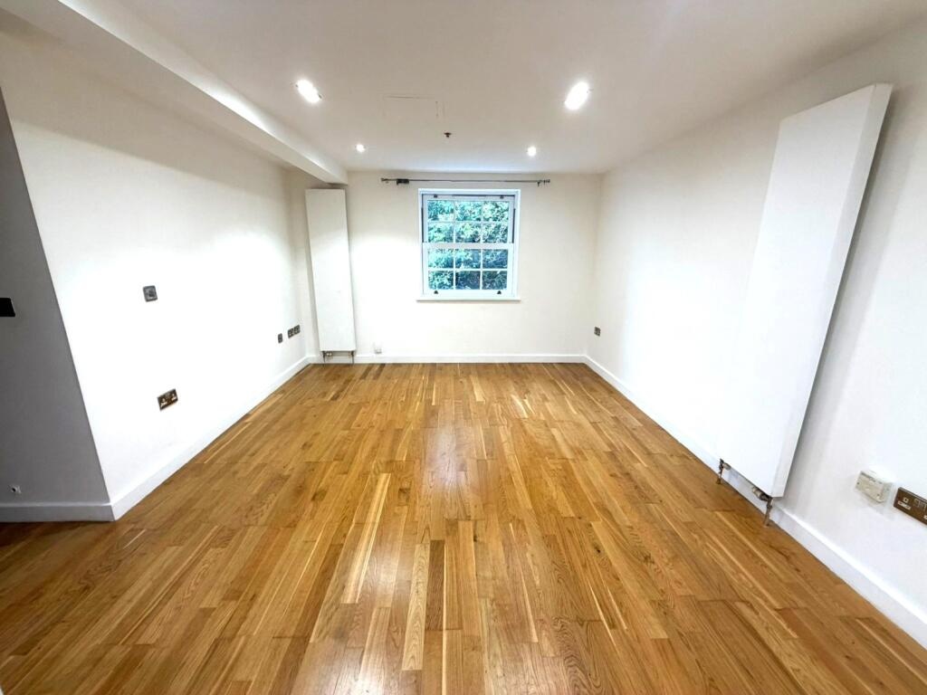 Harrow - 2 Bed Flat, Botwell Court, HA1 - To Rent Now for £1,800.00 p/m