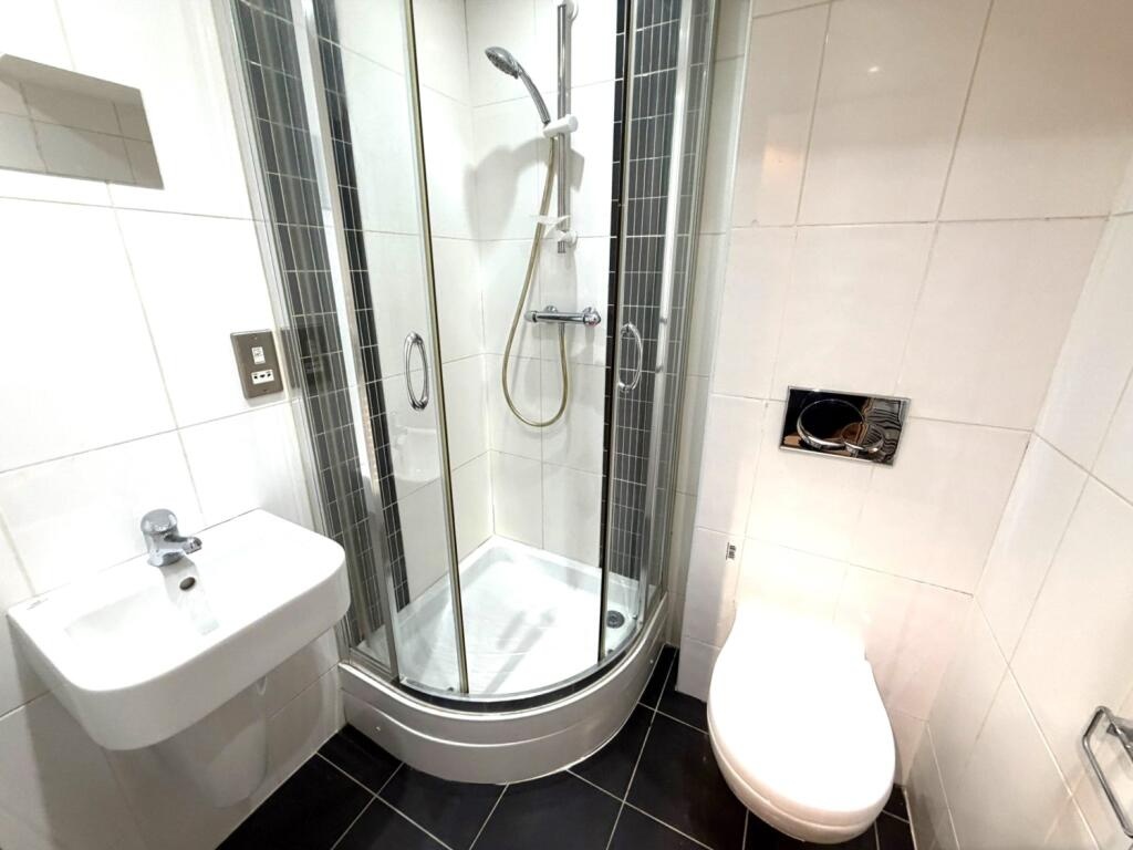Harrow - 2 Bed Flat, Botwell Court, HA1 - To Rent Now for £1,800.00 p/m