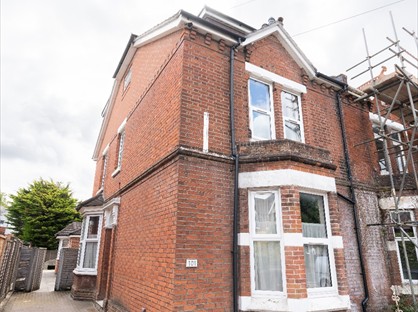 7 Bed Semi-Detached House, Hill Lane, SO15