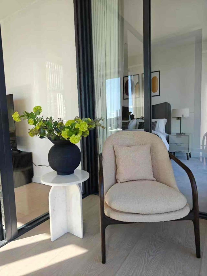 1 Bed Flat, Nine Elms Lane, SW8 photo 3