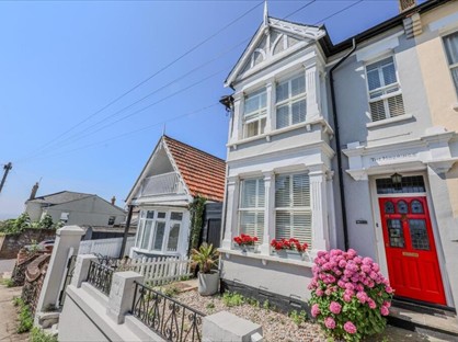 3 Bed Semi-Detached House, Avenue Road, SS9